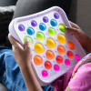 Bąbelki Dimpl Pops tablica sensoryczna FBT 10 m-c